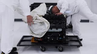 Direct from Honda Racing Corporation The last Honda V10 Ayrton Senna ever raced A 1990 Honda 3.5 Liter V10 RA100E Formula 1 Engine, image 4